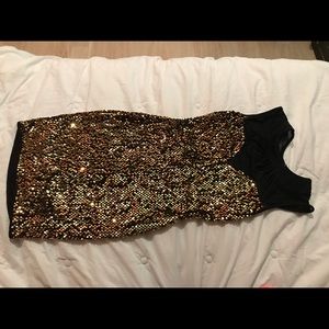 ‼️Gold sequin dress with see-through chest &back‼️